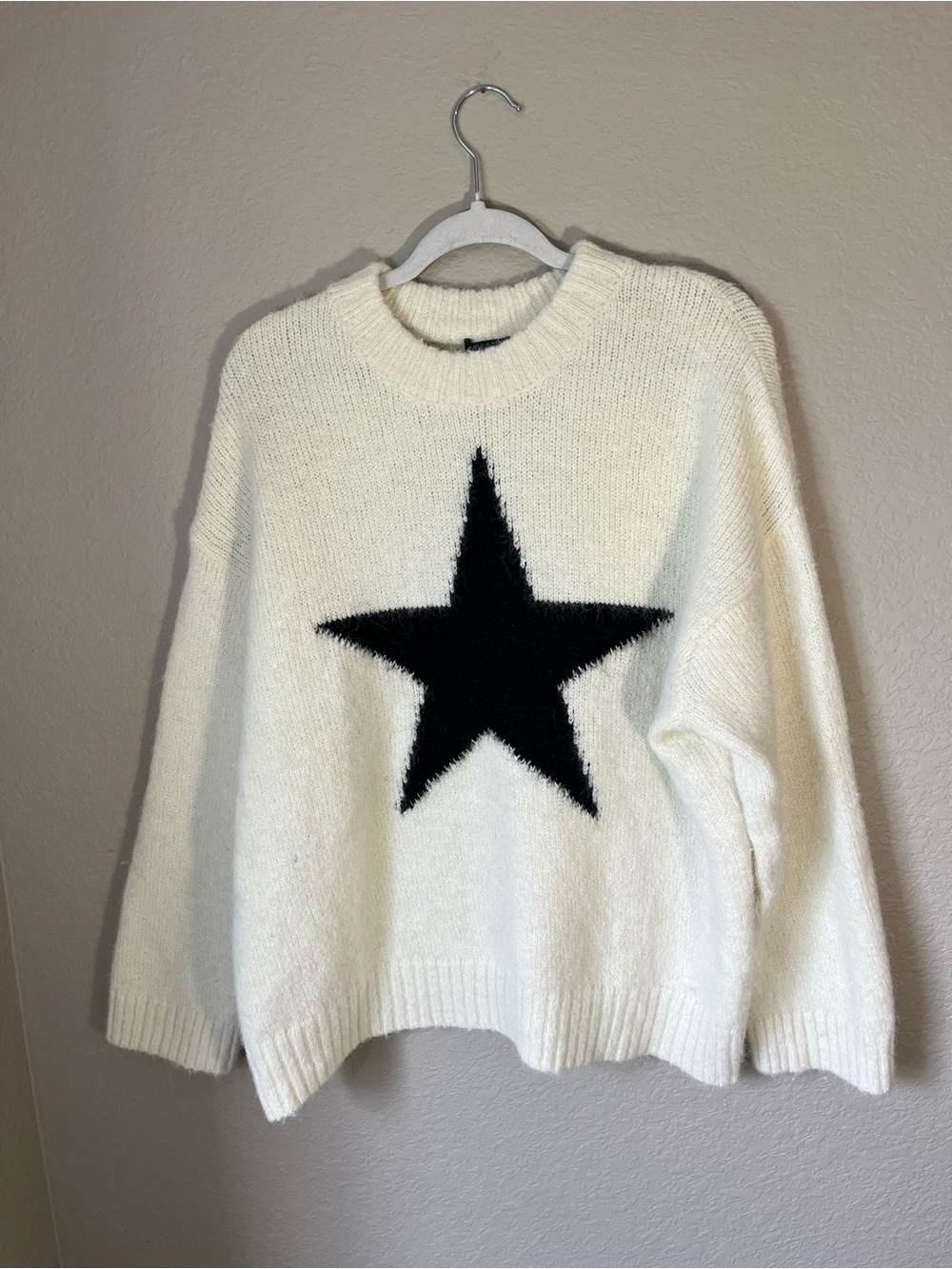 Wild Fable Fuzzy Star Sweater XS White Black Oversized Cozy Soft Knit Crewneck